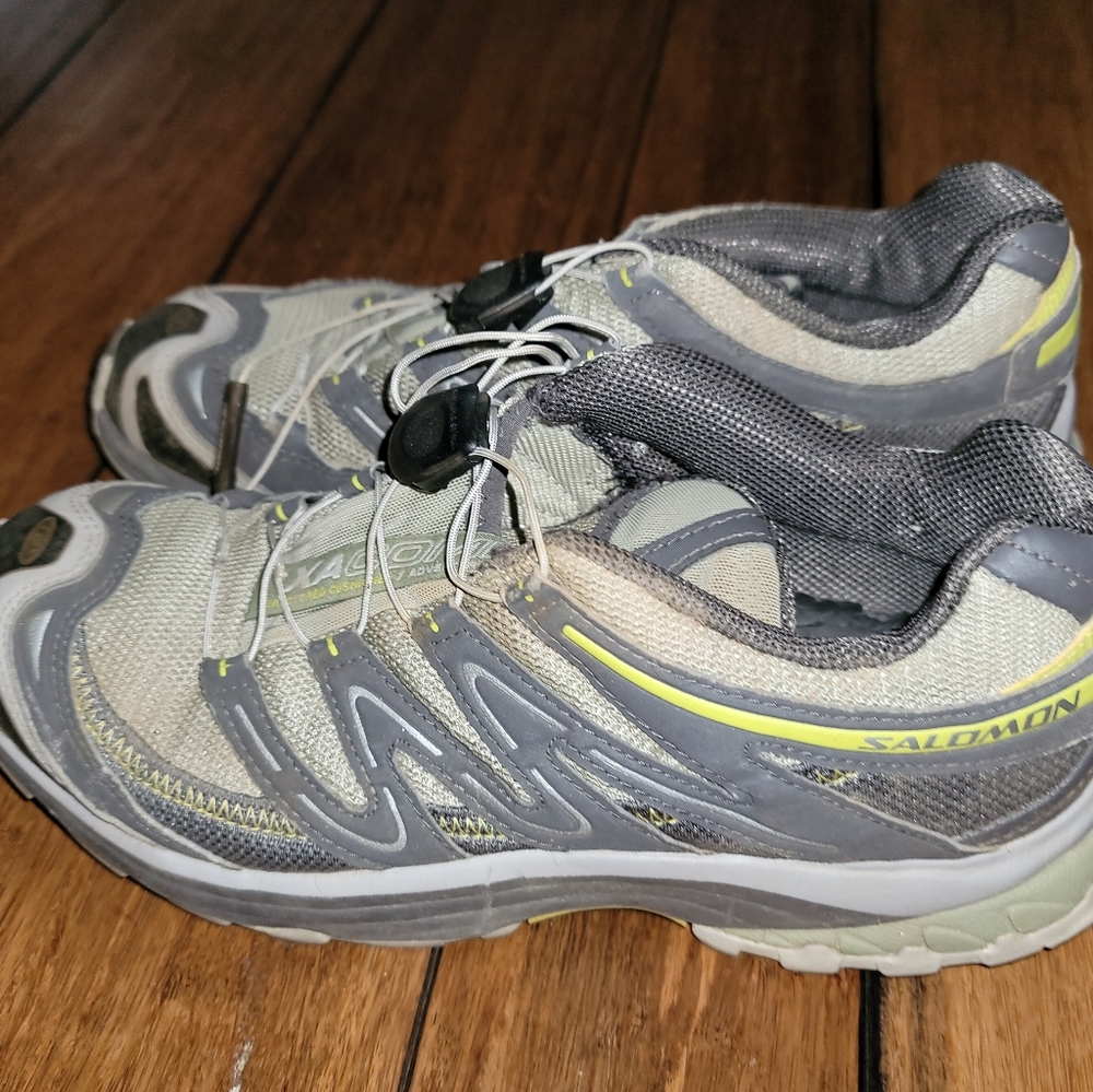 Woman's Salomon Shoes Size 8